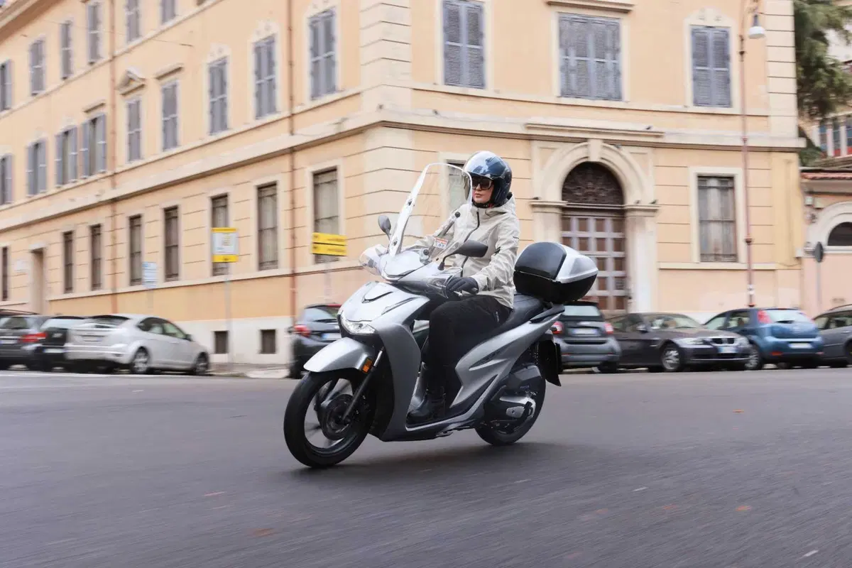 SH 125i e 150i 2026 TEST: tante novità e tante conferme per il best seller Honda [VIDEO E GALLERY]  (7)