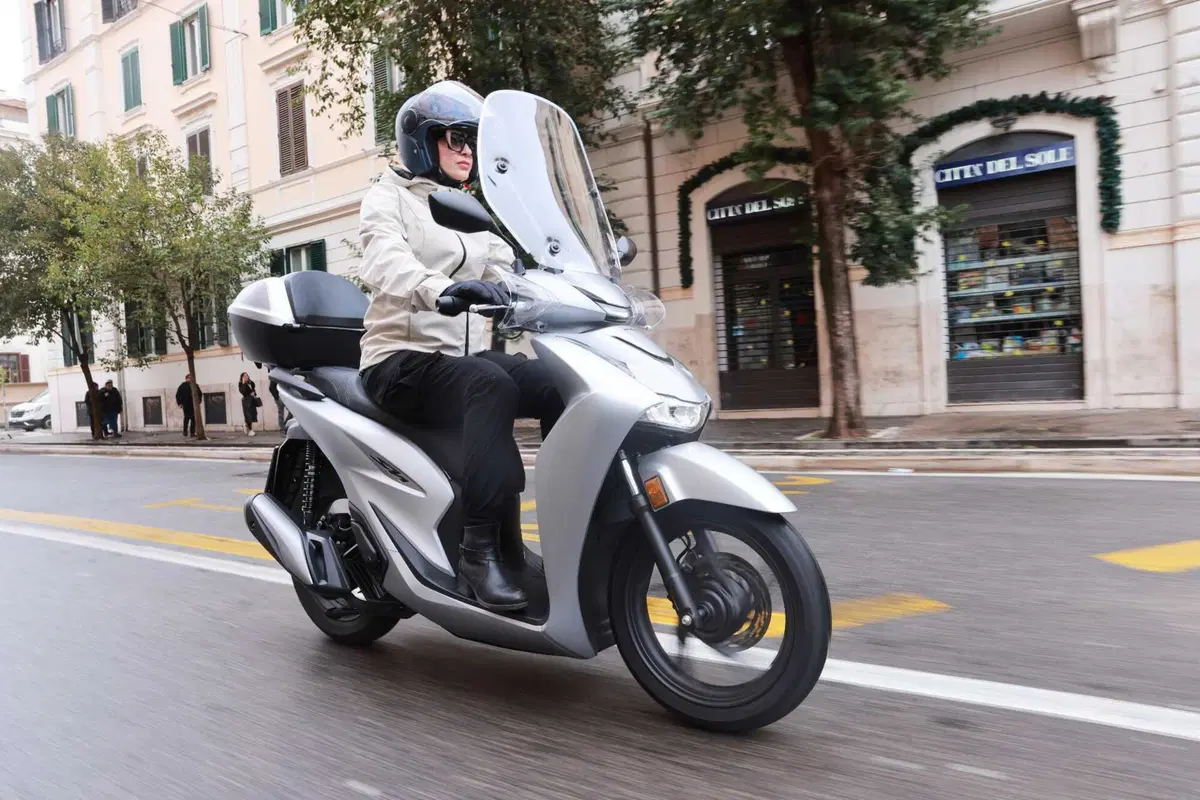 SH 125i e 150i 2026 TEST: tante novità e tante conferme per il best seller Honda [VIDEO E GALLERY]  (8)