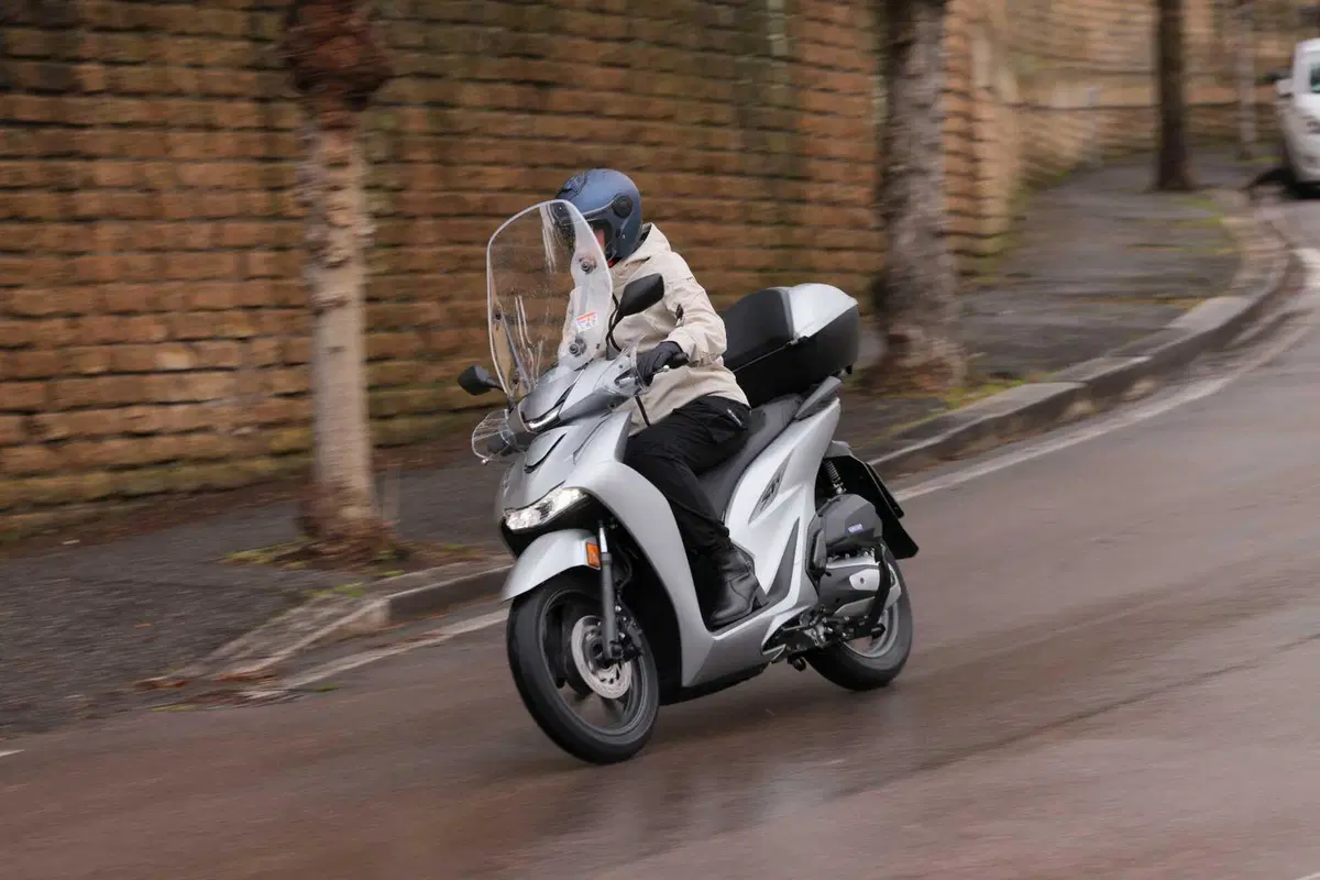 SH 125i e 150i 2026 TEST: tante novità e tante conferme per il best seller Honda [VIDEO E GALLERY]  (10)