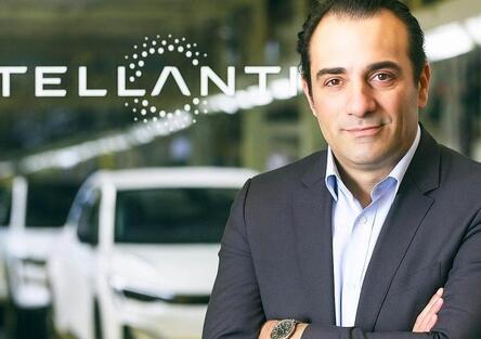 El precio de las acciones de Stellantis se desploma un 29%. Filosa acusa a Tavares de exceso de confianza en los vehículos eléctricos y despidos injustificados.