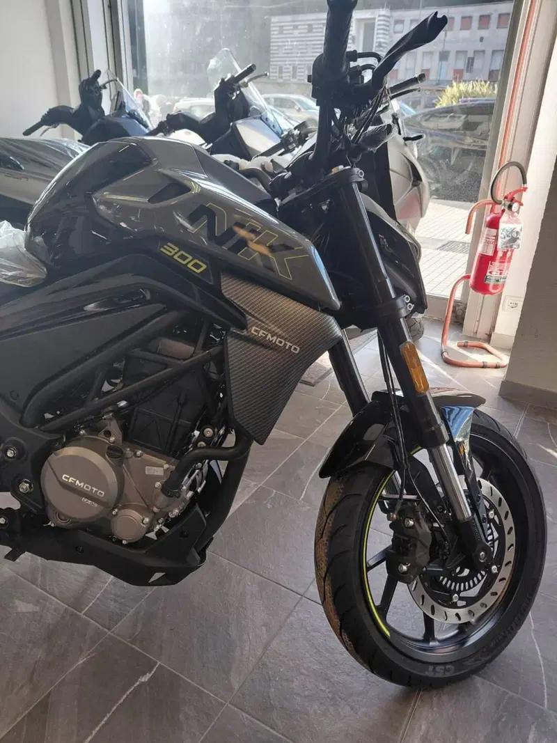 CFMOTO 300NK (2021 - 26) (2)