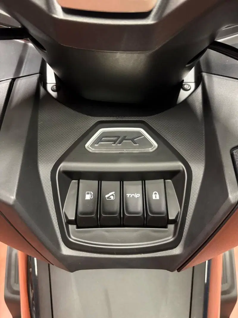 Kymco AK 575 Premium (2025 - 26) (3)