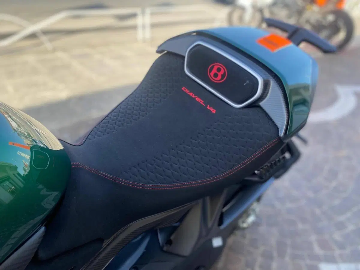 Ducati Diavel for Bentley (2024) (9)