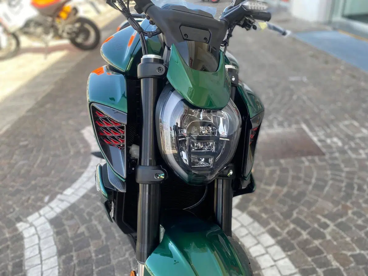 Ducati Diavel for Bentley (2024) (4)