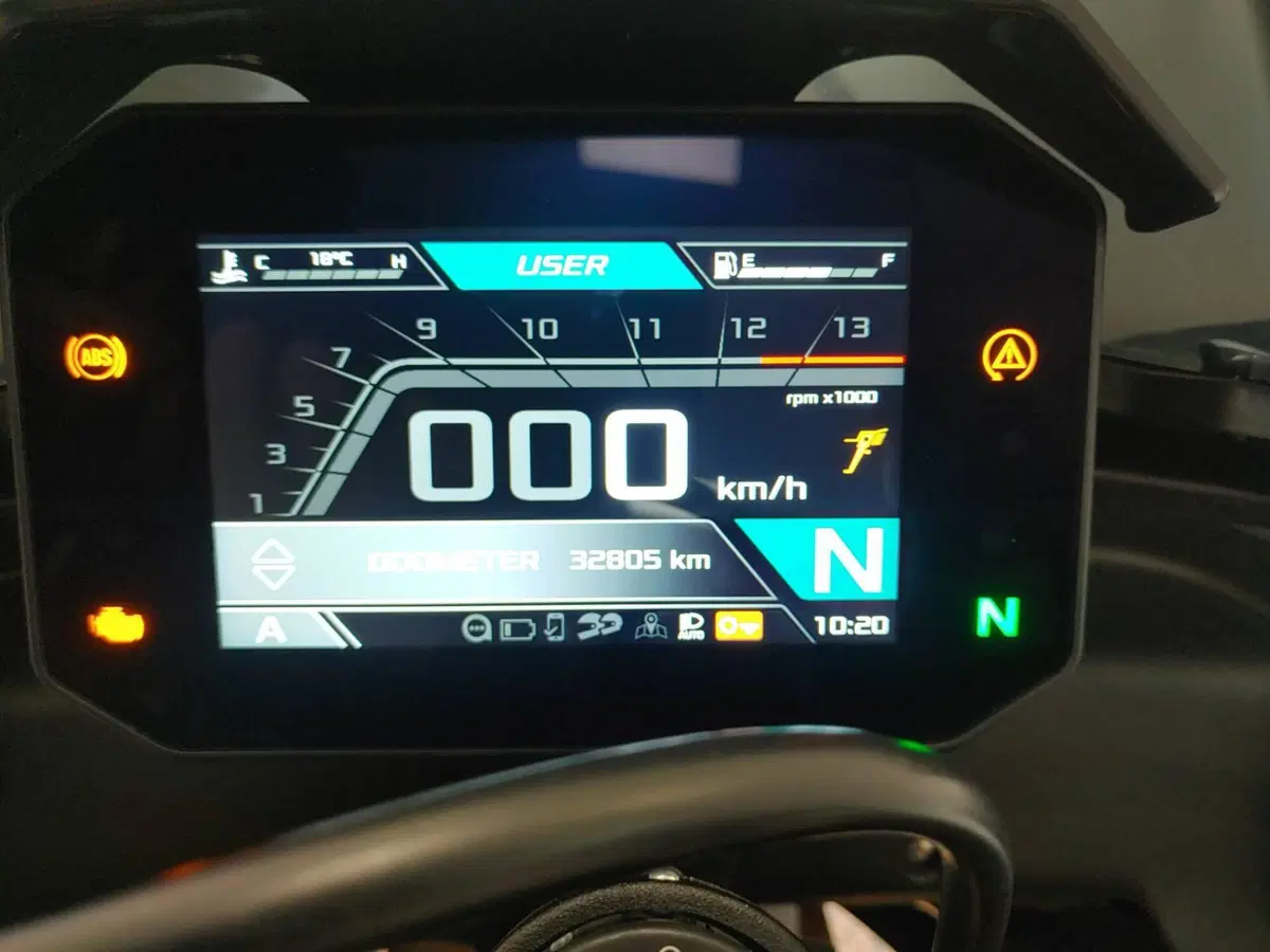 Aprilia Tuono V4 Factory (2021 - 24) (3)