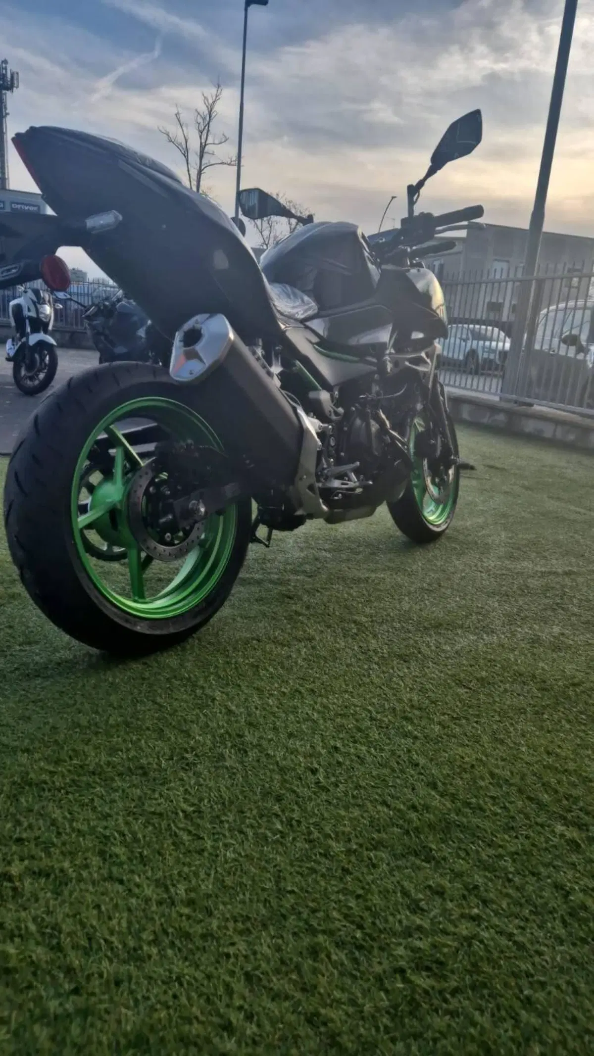 Kawasaki Z 500 SE (2024 - 26) (2)
