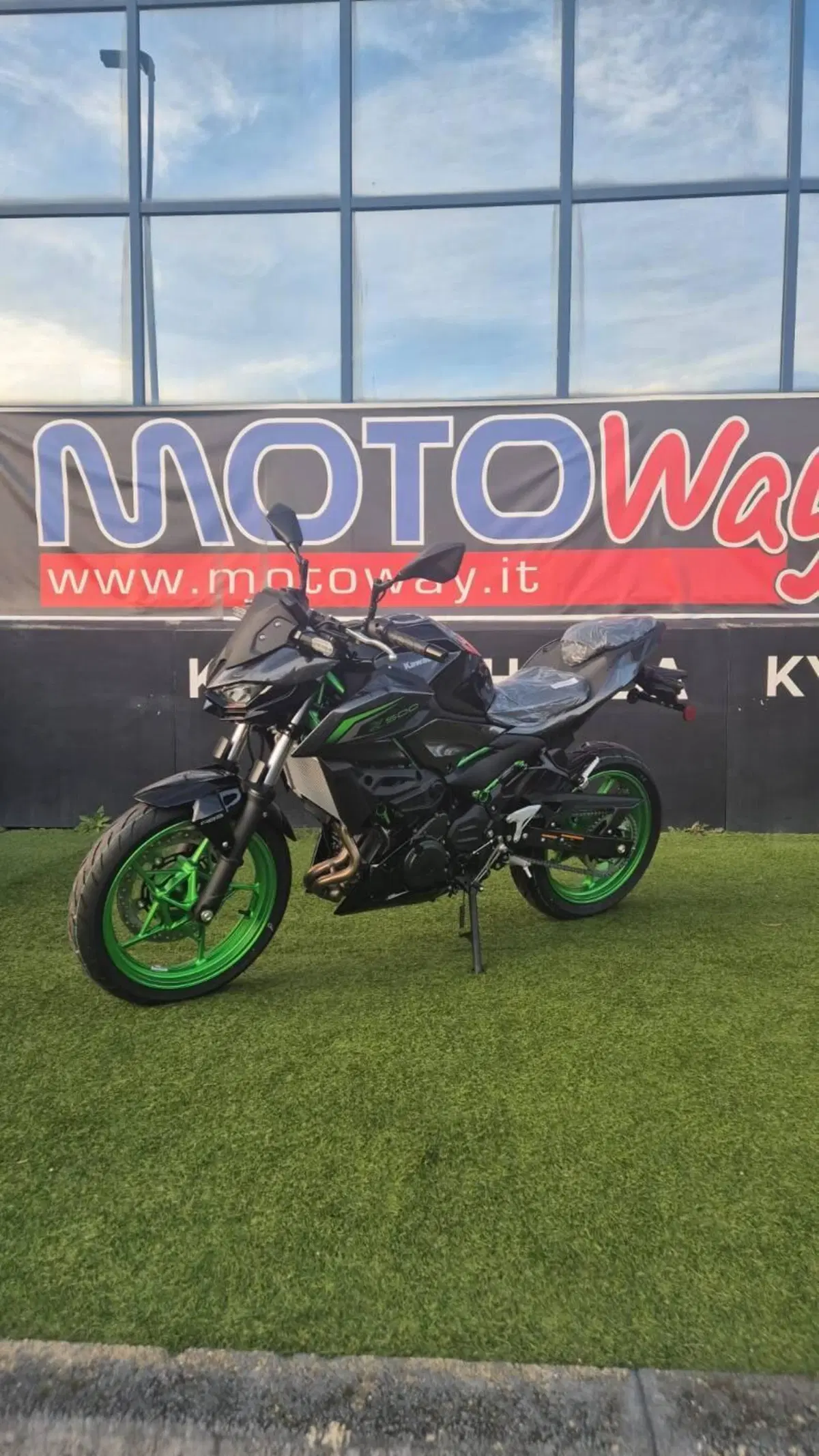 Kawasaki Z 500 SE (2024 - 26) (4)