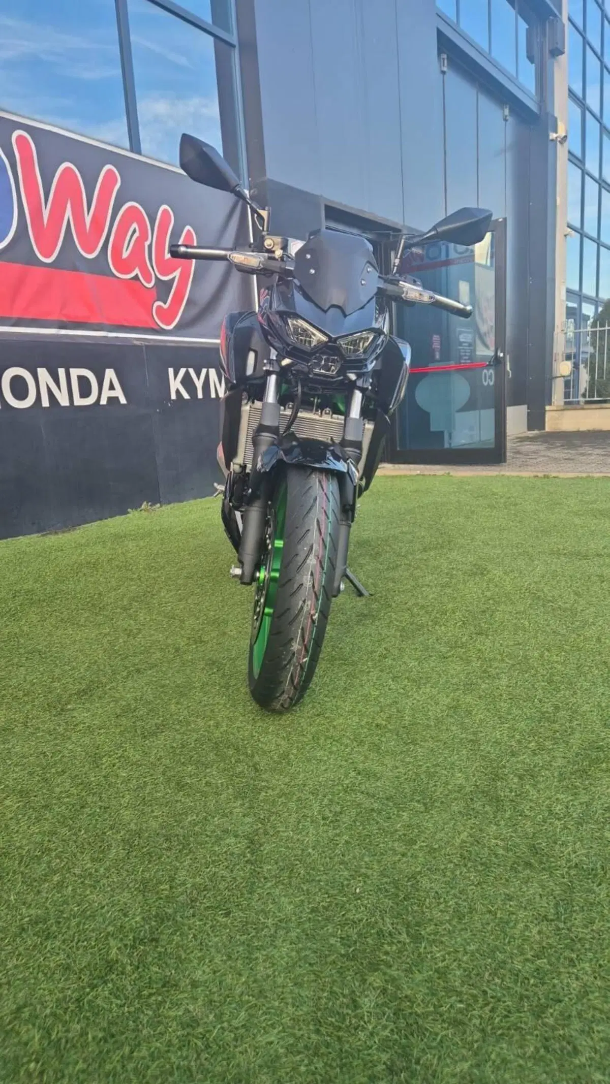 Kawasaki Z 500 SE (2024 - 26) (5)