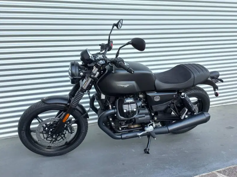 Moto Guzzi V7 Stone (2025 - 26) (4)