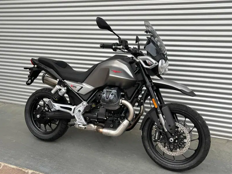 Moto Guzzi V85 Strada (2024 - 26) (3)
