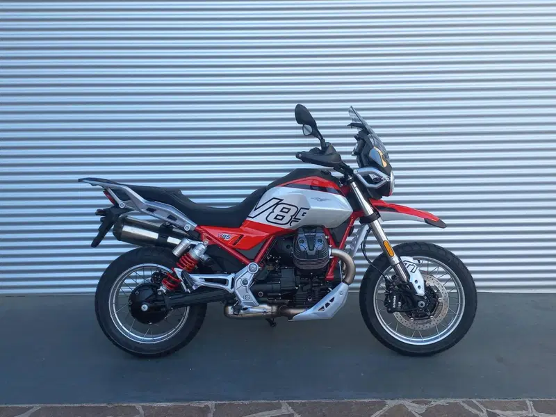 Moto Guzzi V85 TT (2024 - 26) (2)