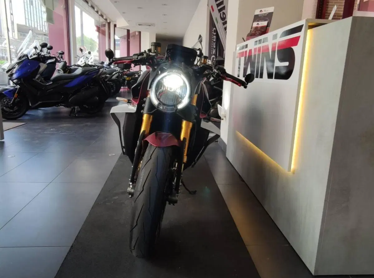 MV Agusta Brutale 1000 Serie Oro (2019 - 20) (3)