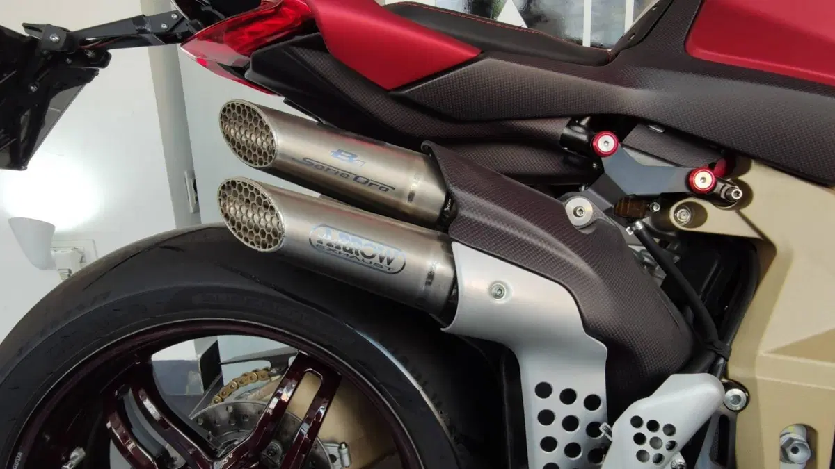 MV Agusta Brutale 1000 Serie Oro (2019 - 20) (9)