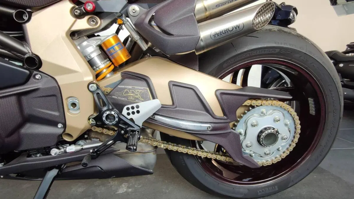 MV Agusta Brutale 1000 Serie Oro (2019 - 20) (16)
