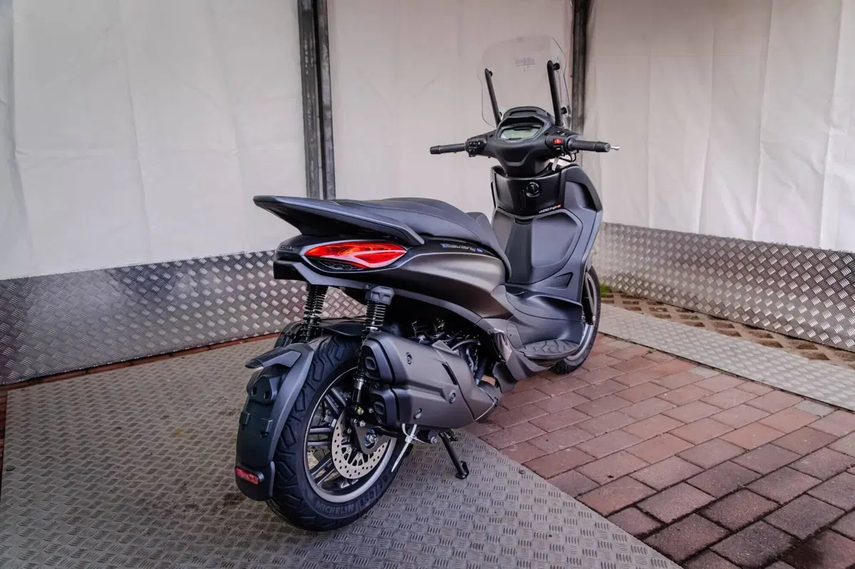 Piaggio Beverly 400 S (2025 - 26) (12)