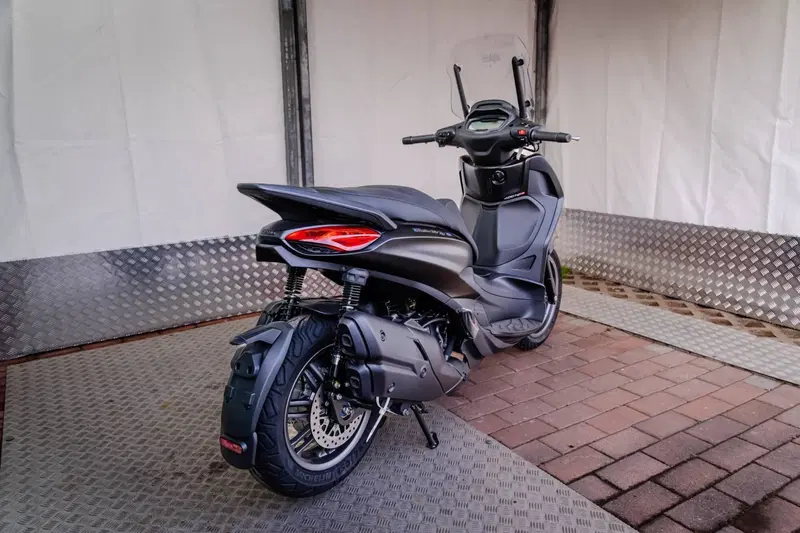 Piaggio Beverly 400 S (2025 - 26) (12)