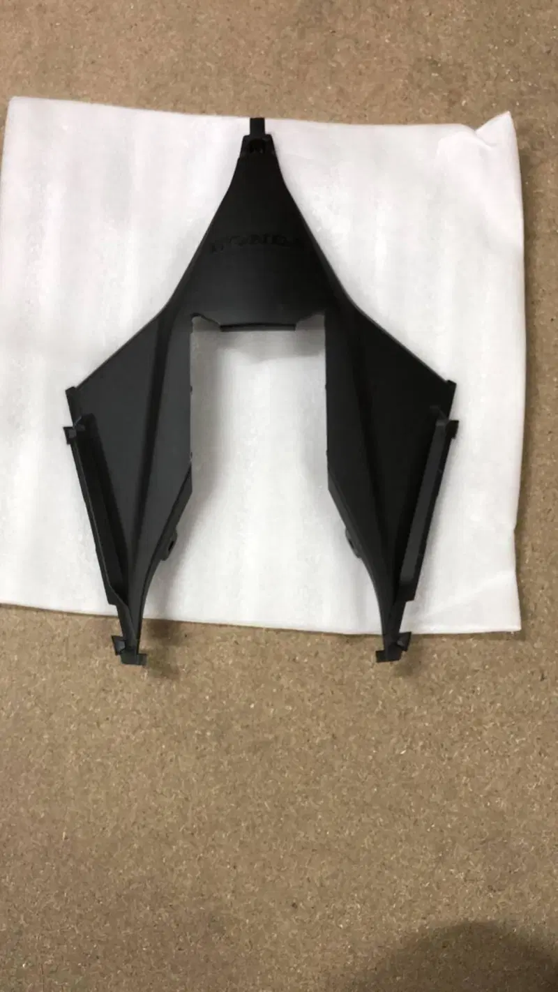 COPERCHIO INF. POST. CENTRALE PER HONDA CBR 1000 R (2)