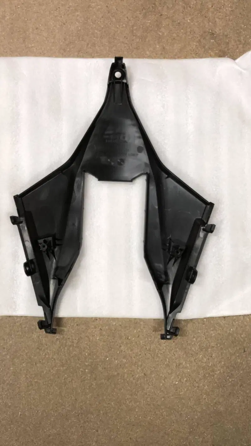 COPERCHIO INF. POST. CENTRALE PER HONDA CBR 1000 R (3)