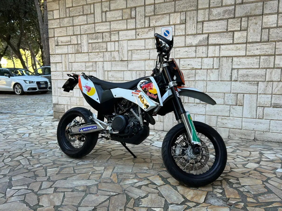 KTM 690 SMC (2008- 11) (2)