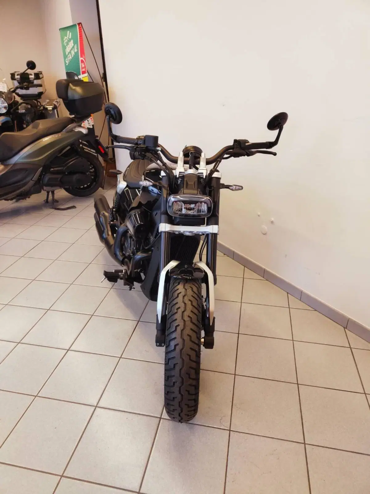 Benelli Leoncino 400 Bobber (2026) (7)