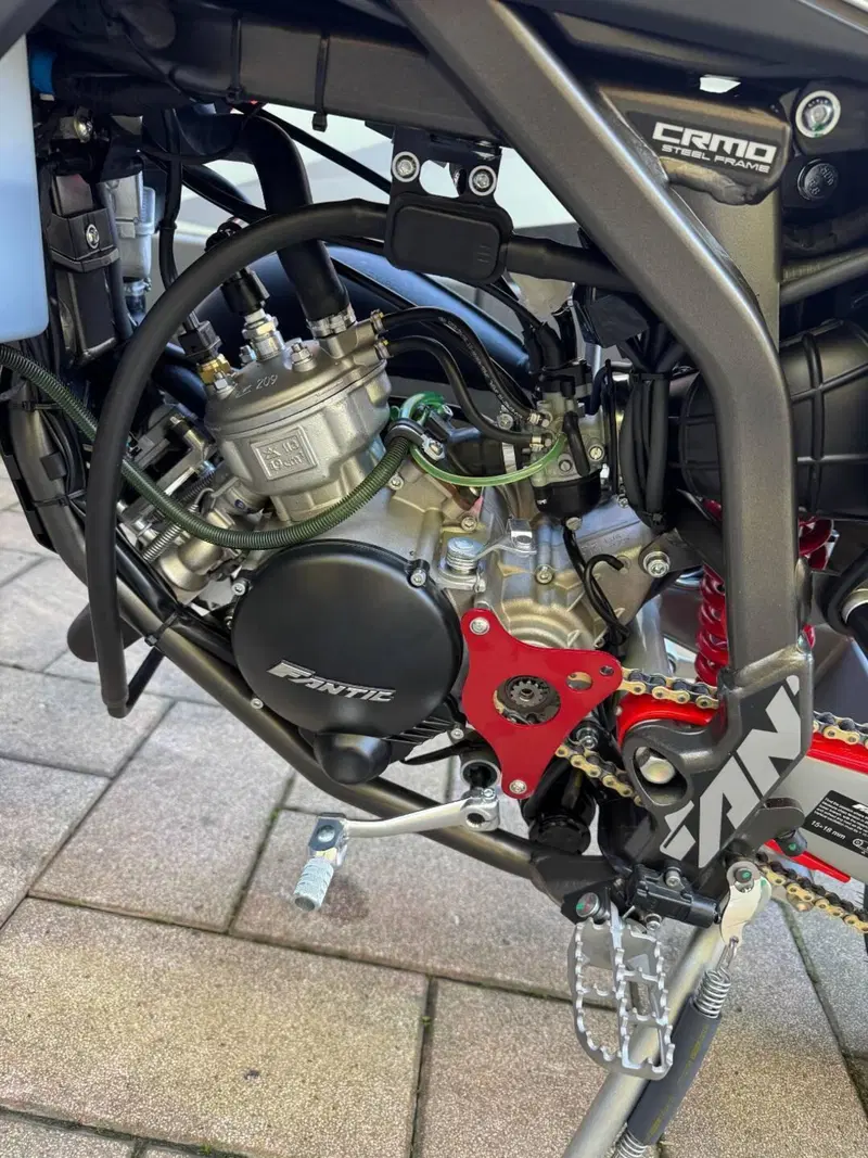 Fantic Motor Motard 50 Performance 2t (2020) (2)