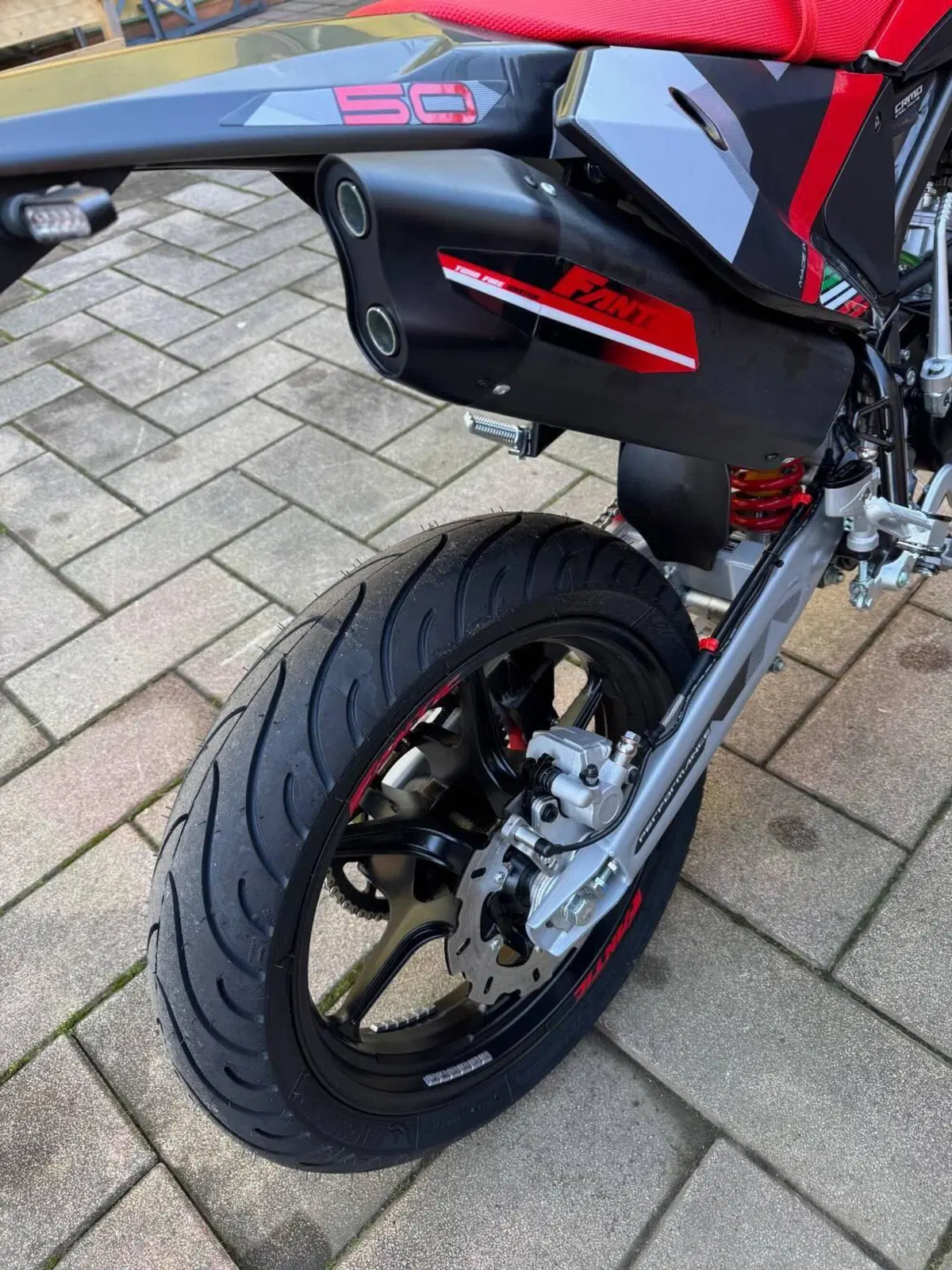 Fantic Motor Motard 50 Performance 2t (2020) (6)