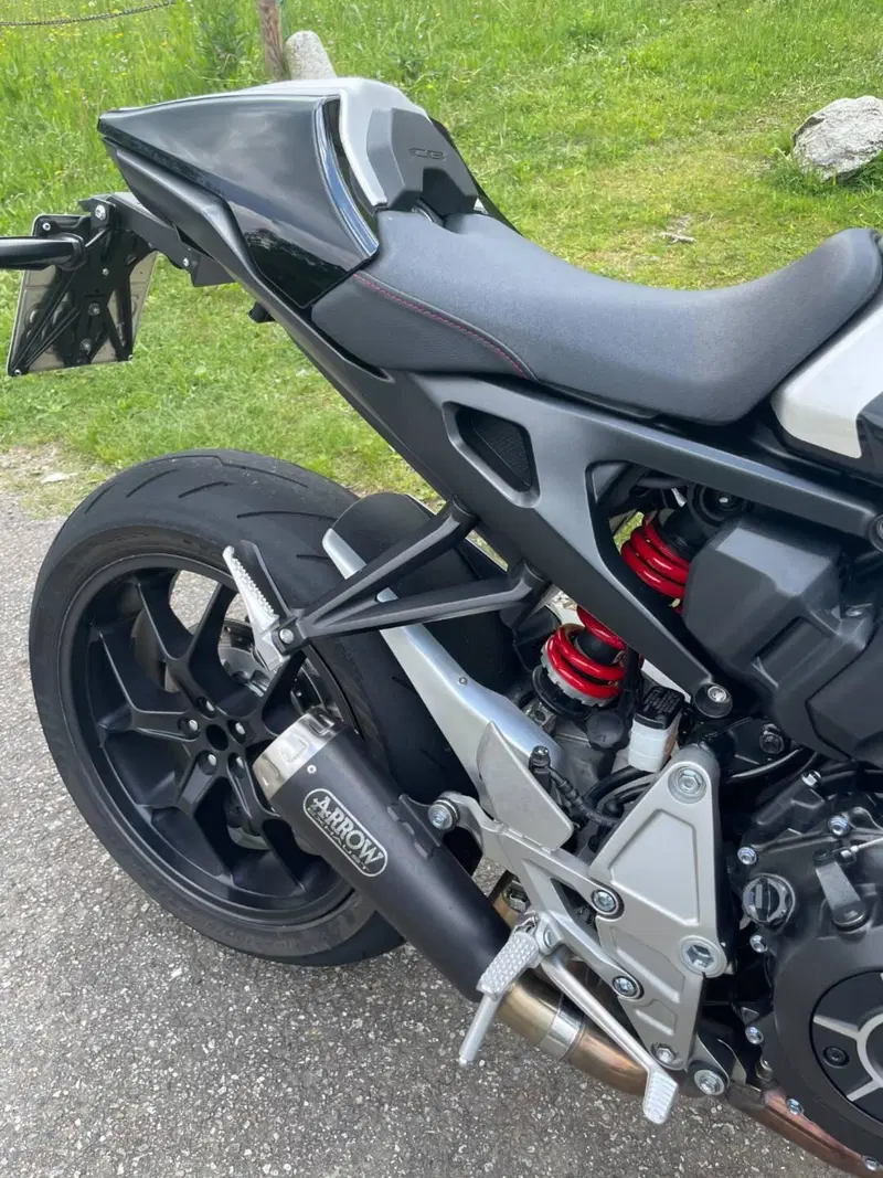 Honda CB 1000 R + Neo Sport Cafè (2019 - 20) (3)