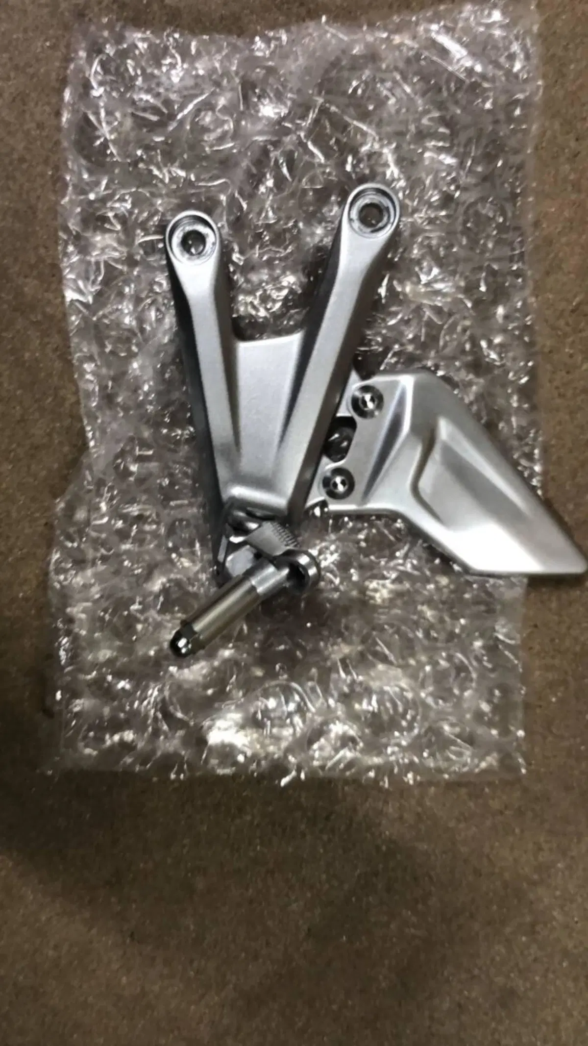 PEDANA ANTERIORE SINISTRA COMPLETA PER HONDA CBR 1 (2)