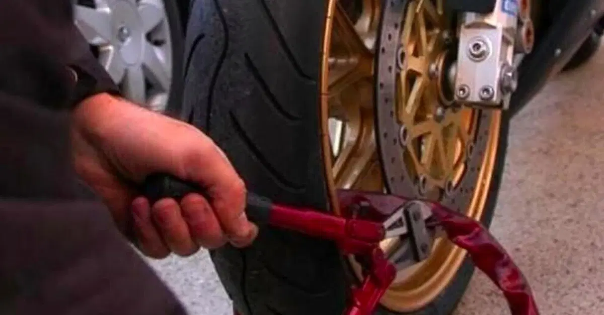Furto aggravato: arrestato Fares Bouzidi, colui che guidava lo scooter su cui mor&igrave; Ramy 