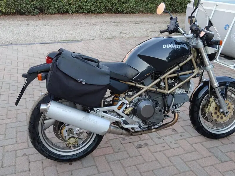 Ducati Monster 900 City Dark (1999 - 02) (2)