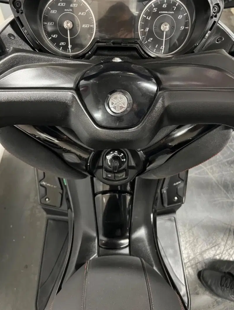 Yamaha X-Max 300 Tech Max (2021 - 24) (8)