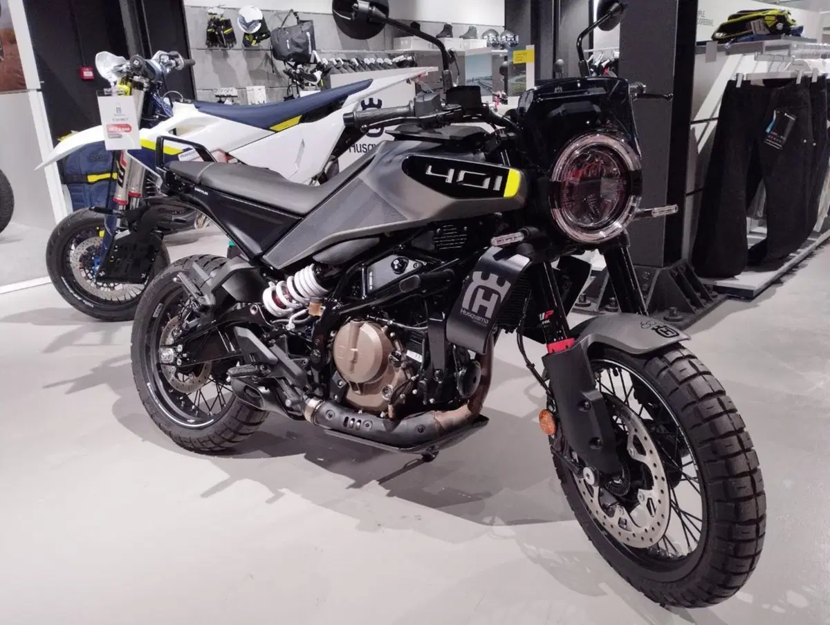 Husqvarna Svartpilen 401 (2024 - 26) (2)