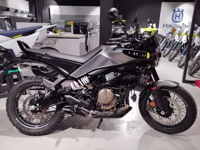 Husqvarna Svartpilen 401 (2024 - 26) usata