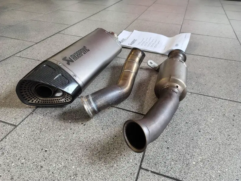 Terminale Akrapovic "Slip-on Line" Husqvarna Vitpi (3)
