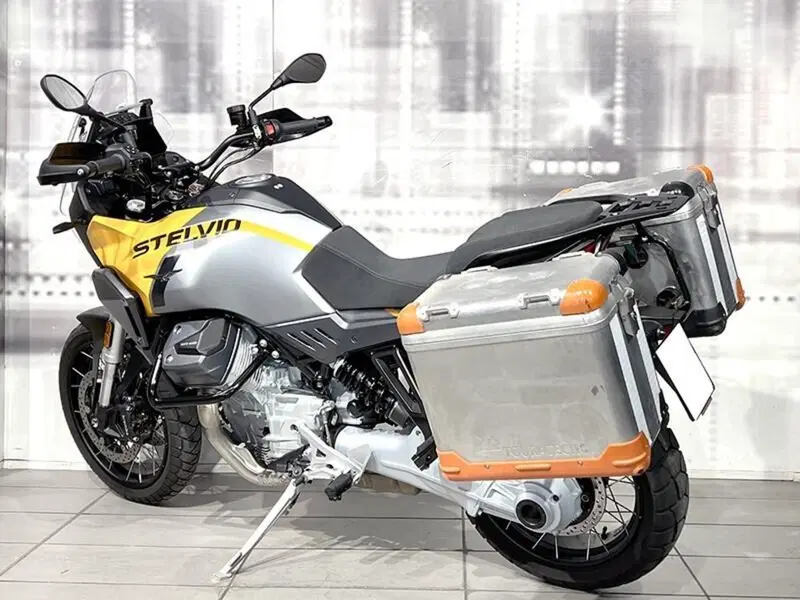 Moto Guzzi Stelvio (2024 - 26) (2)