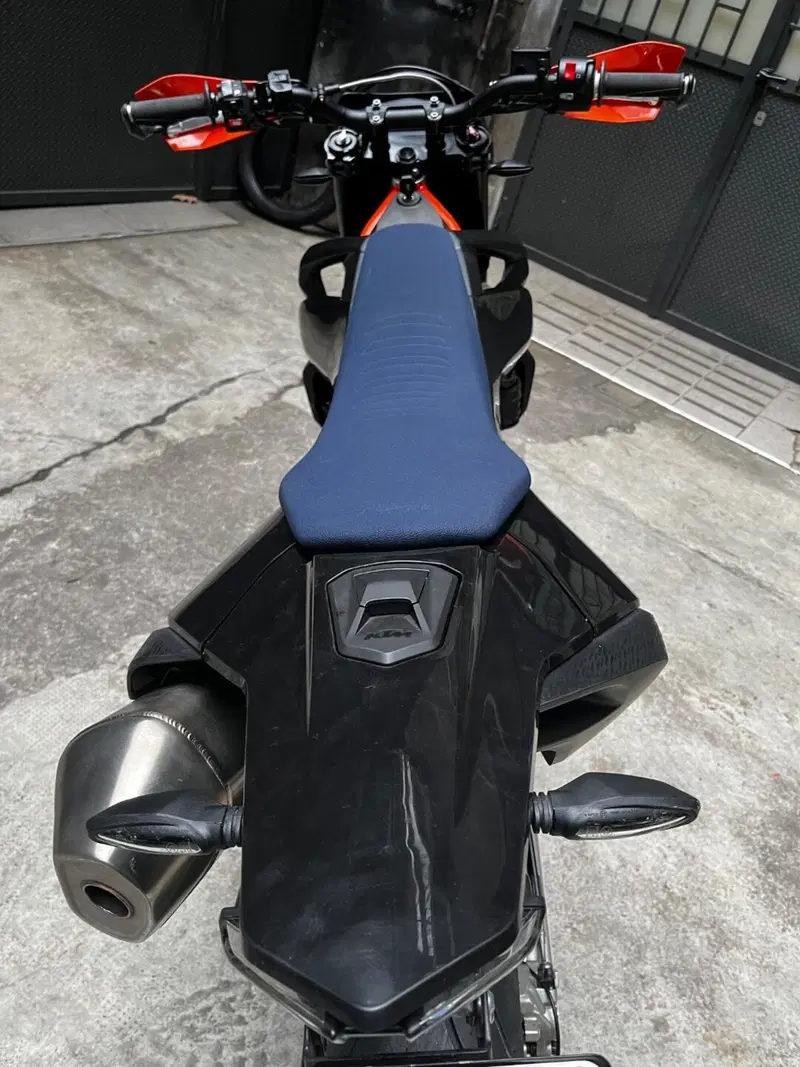 KTM 690 SMC R (2023 - 25) (4)