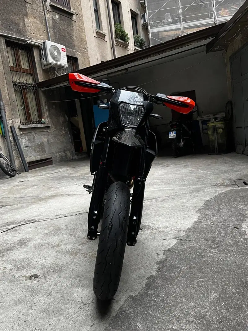 KTM 690 SMC R (2023 - 25) (7)