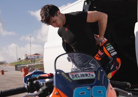 Rueda guarda al 2026: “Vincere il mondiale è un sogno, ora in Moto2 voglio godermela il più possibile”