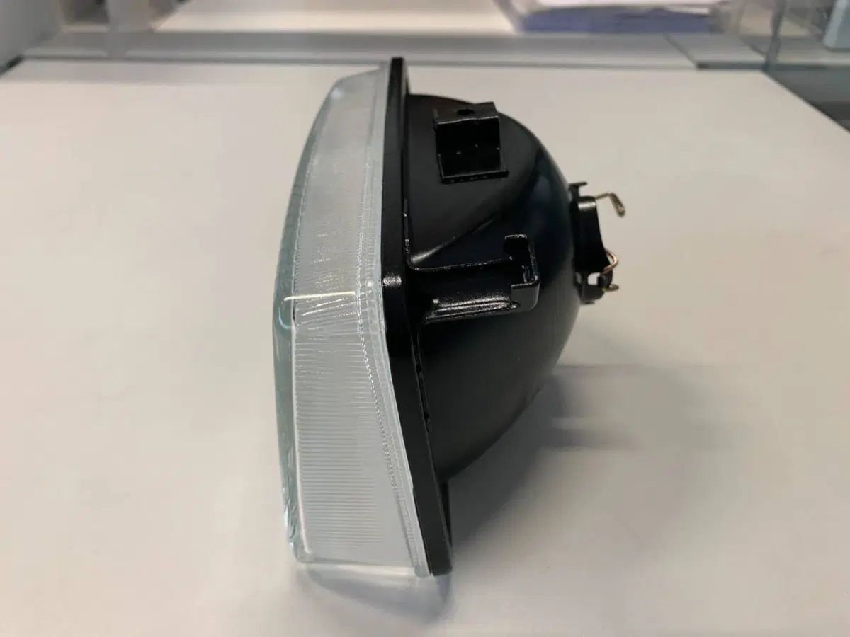 Faro anteriore per Suzuki DR 750 BIG Cod: 35121-44 (6)