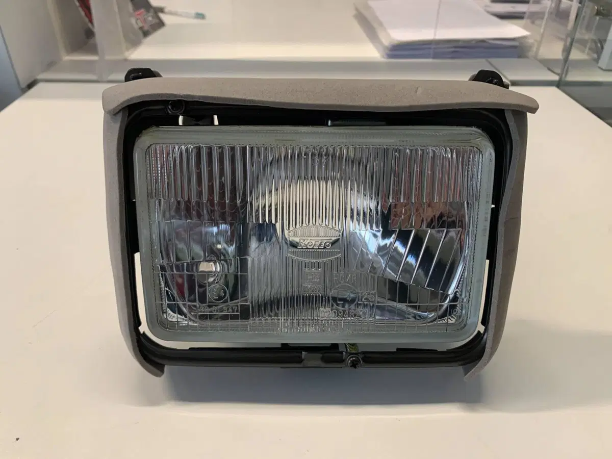 Faro anteriore completo di attacchi per Yamaha XT