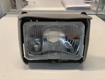 Faro anteriore completo di attacchi per Yamaha XT