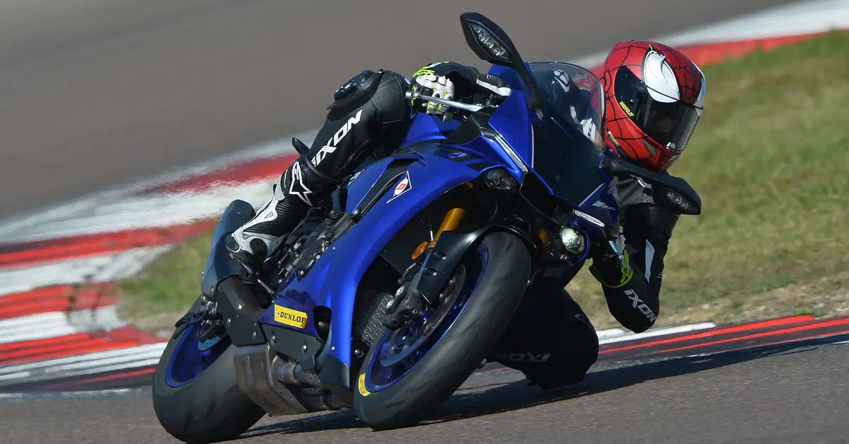 Yamaha al lavoro su un forcellone a geometria variabile
