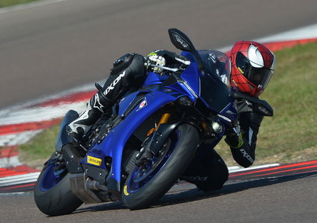 Yamaha al lavoro su un forcellone a geometria variabile