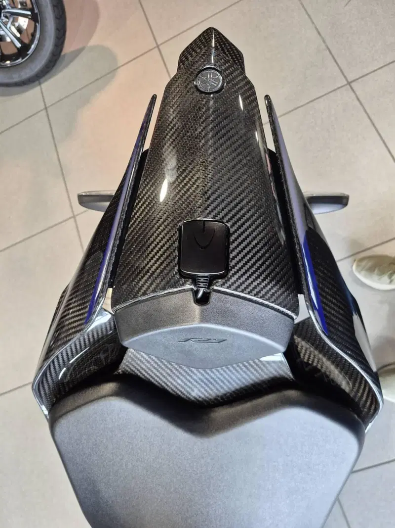Yamaha YZF R1M (2020 - 25) (6)