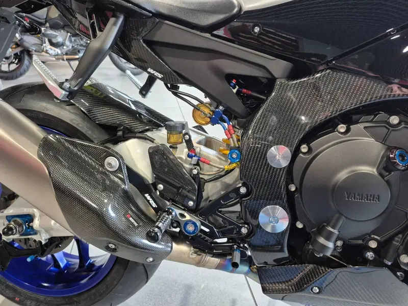 Yamaha YZF R1M (2020 - 25) (11)
