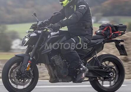 KTM 790 Duke 2026 beccata di nuovo nei test