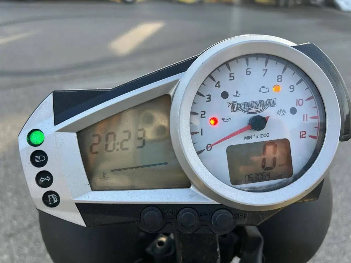 Triumph Speed Triple 1050 (2005 - 11) (5)