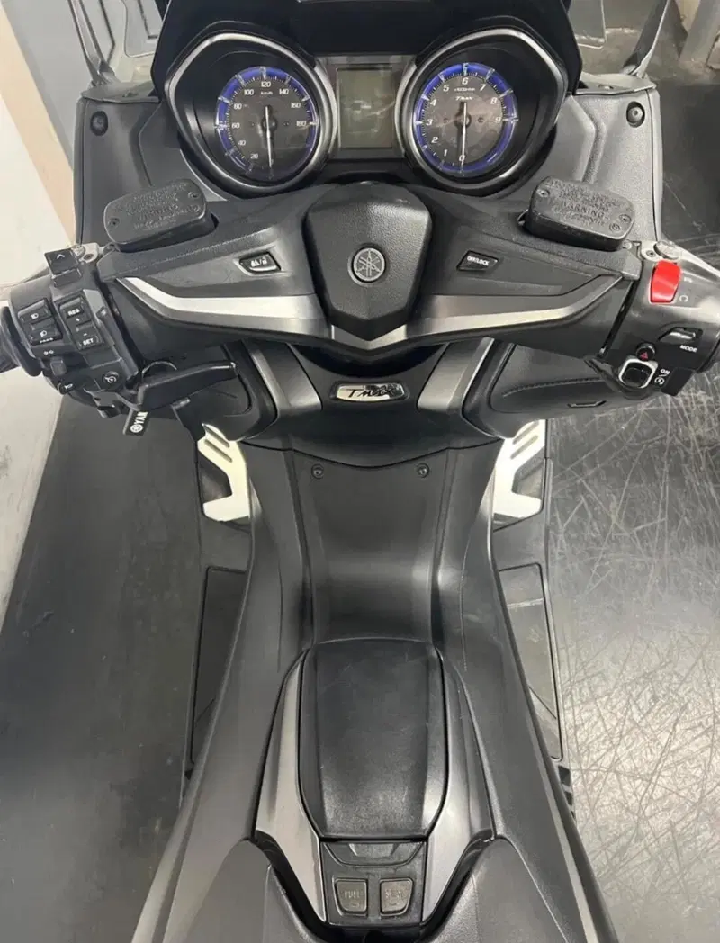 Yamaha T-Max 560 Tech Max (2021) (8)