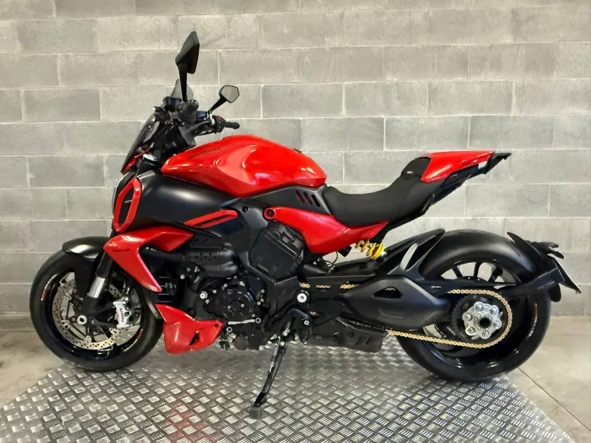 Ducati Diavel V4 (2023 - 26) (5)