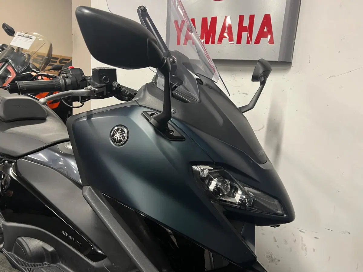 Yamaha T-Max 560 Tech Max (2022 - 24) (2)
